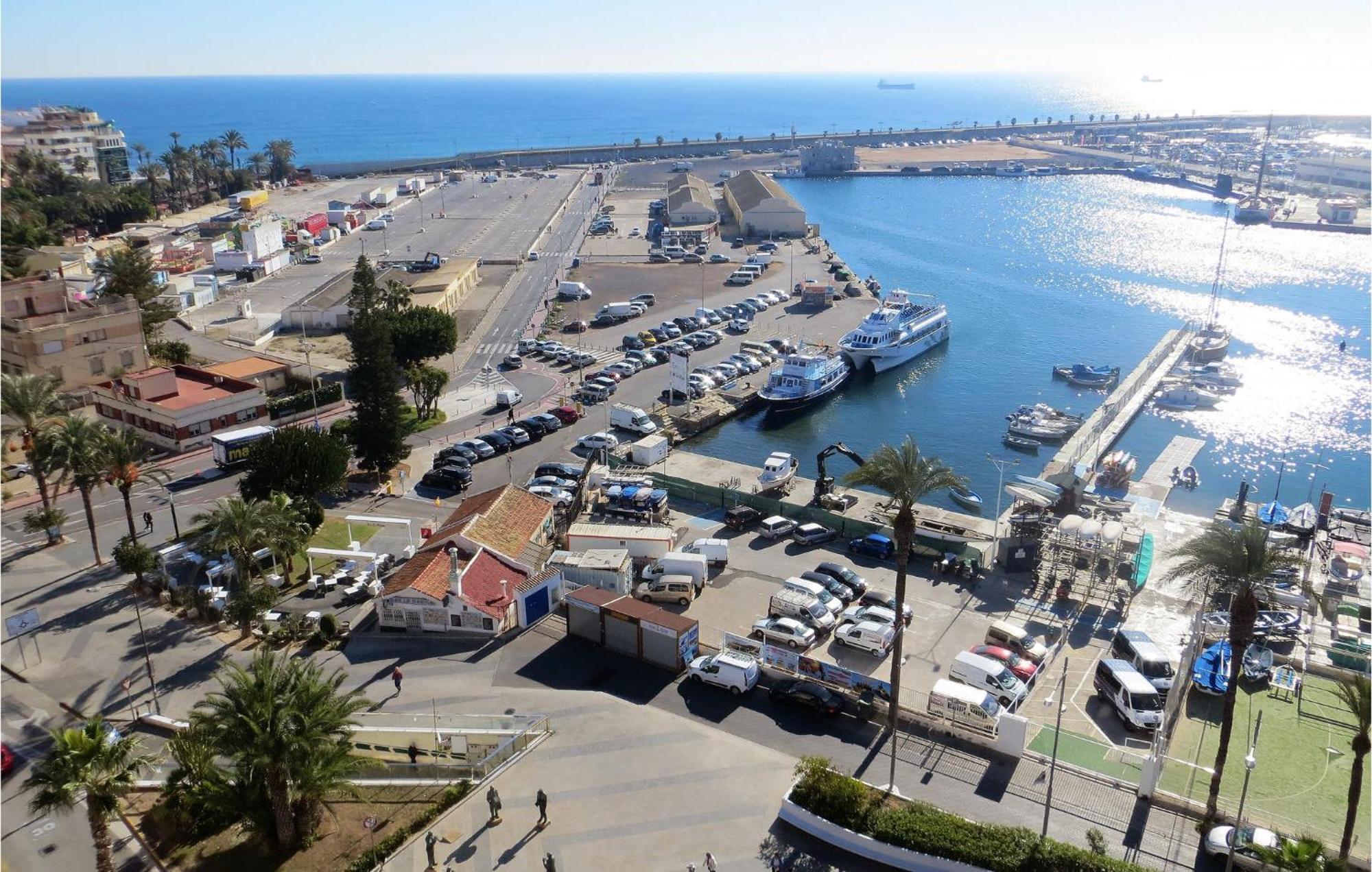 2 Bedroom Stunning Apartment In Torrevieja Exterior photo